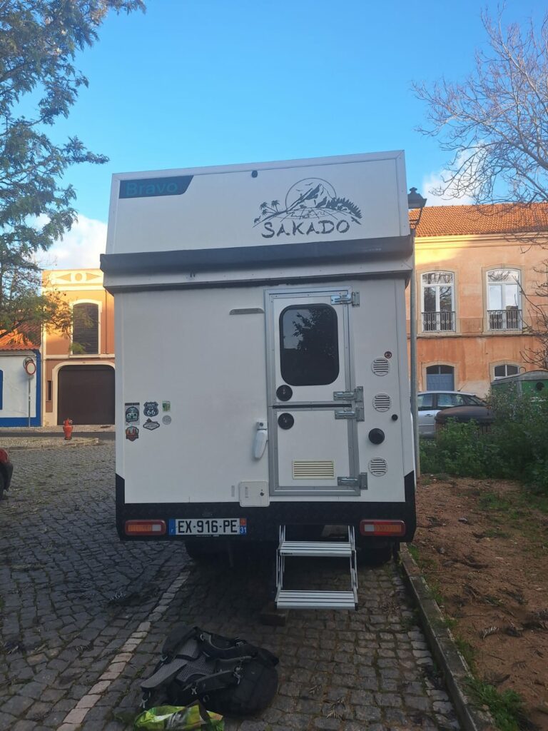 cellule sakado vue arriere avec toit rigide ouvert